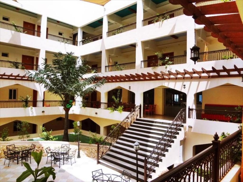 Johny International Hotel 2*