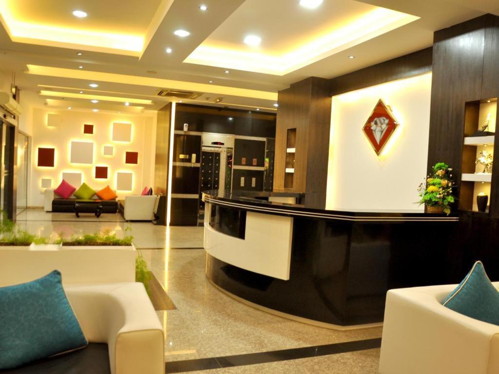 Johny International Hotel 2*